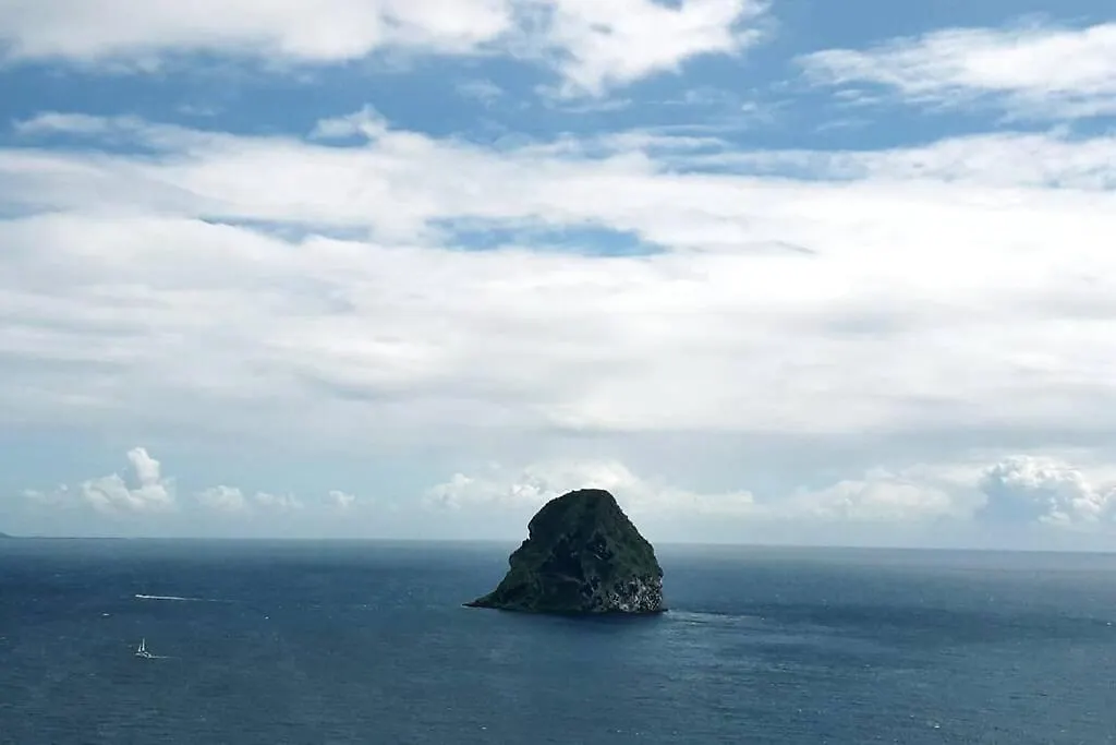 La Martinique Vous Tend Les Bras ! Le Diamant Martinique